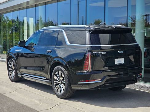 Used 2026 Cadillac Escalade IQL Luxury AWD/4WD image 3