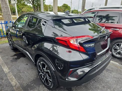 Used 2021 Toyota C-HR XLE image 4