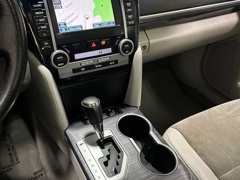 Used 2012 Toyota Camry Hybrid image 12