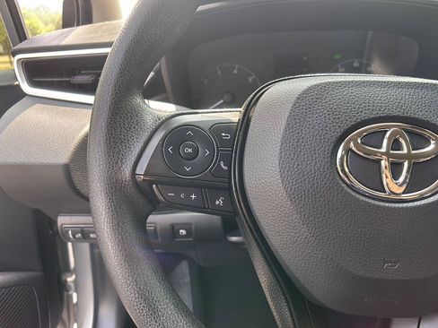 Used 2025 Toyota Corolla LE FWD image 27
