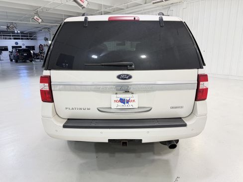 Used 2017 Ford Expedition Platinum RWD image 4