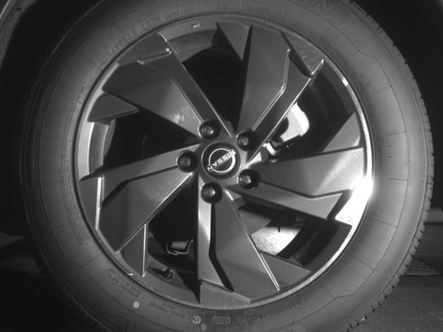 Used 2025 Nissan Rogue SV image 14