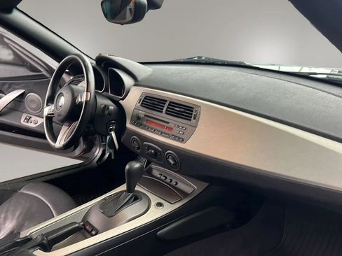 Used 2004 BMW Z4 2.5i image 26