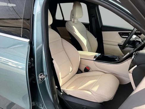 Used 2025 Mercedes-Benz GLC 300 image 9