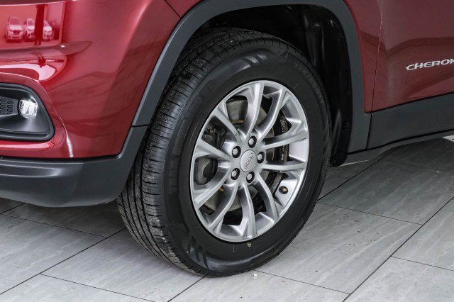Used 2020 Jeep Cherokee Latitude Plus w/ Cold Weather Group AWD/4WD image 62