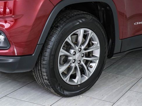 Used 2020 Jeep Cherokee Latitude Plus w/ Cold Weather Group AWD/4WD image 62