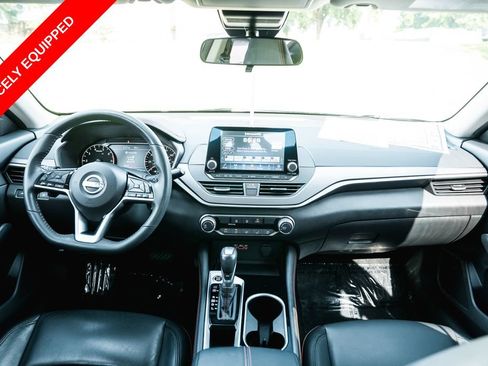 Used 2024 Nissan Altima 2.5 SR FWD image 11