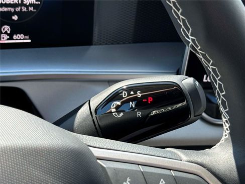 New 2026 Volkswagen Tiguan SE FWD image 18