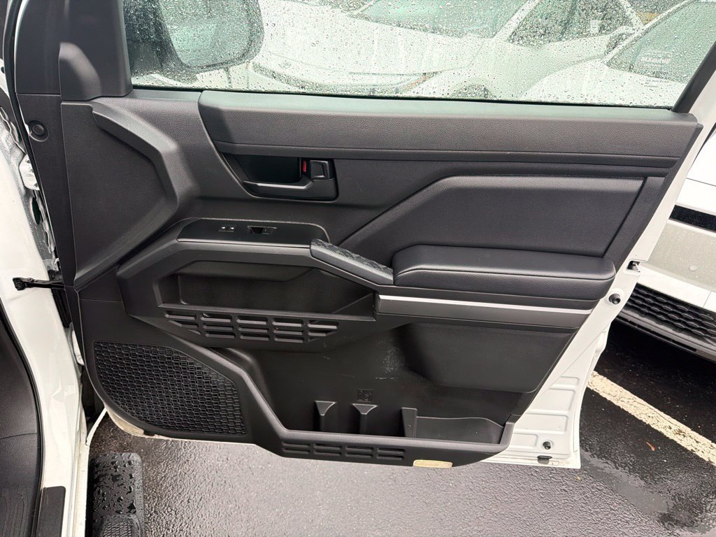Certified 2025 Toyota Tacoma SR5 AWD/4WD image 8