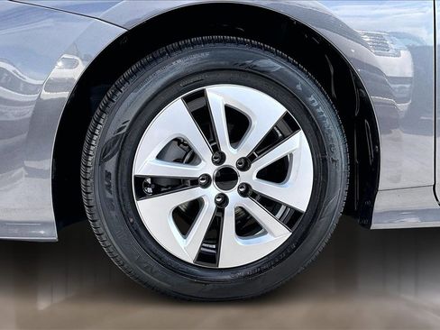 Used 2022 Toyota Prius L Eco image 32