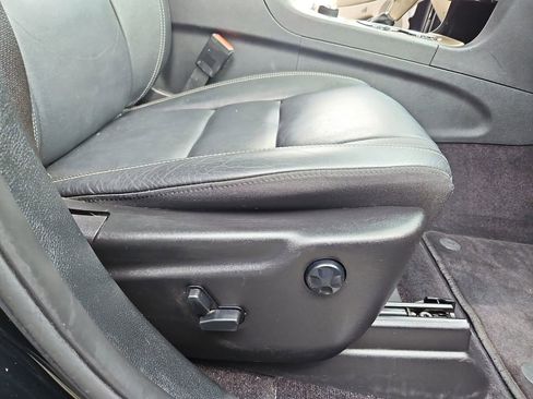 Used 2017 Jeep Grand Cherokee Limited image 28