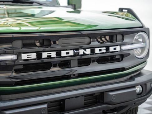 Used 2025 Ford Bronco Outer Banks AWD/4WD image 12