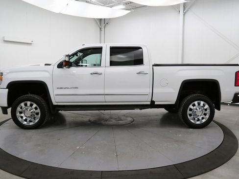 Used 2017 GMC Sierra 2500 Denali w/ Duramax Plus Package image 4