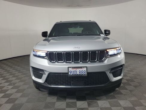 Used 2025 Jeep Grand Cherokee Laredo X image 9