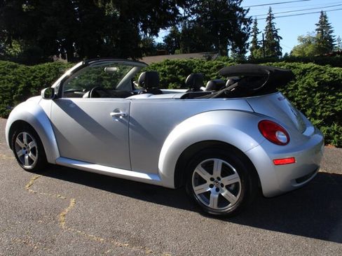 Used 2006 Volkswagen Beetle Convertible w/ Package 1 FWD image 18