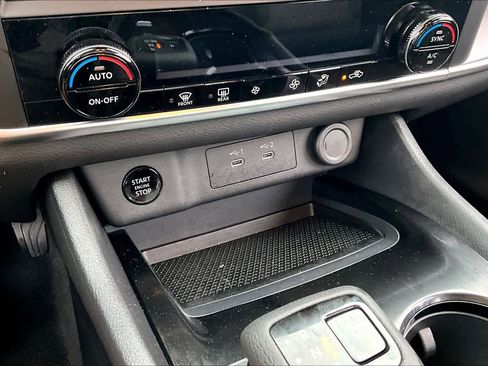 Used 2026 Nissan Rogue SV FWD image 31