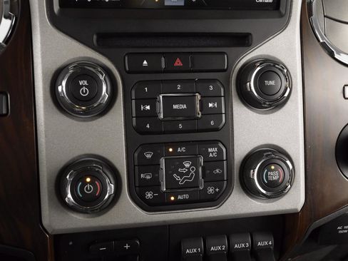 Used 2015 Ford F250 Lariat w/ Chrome Package image 19