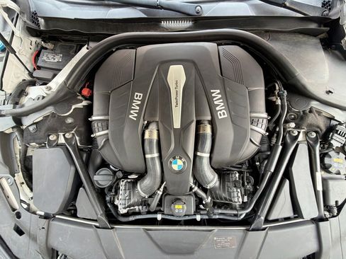Used 2018 BMW 750i w/ Executive Package RWD image 18