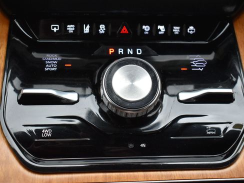 Used 2022 Jeep Grand Wagoneer Series III AWD/4WD image 32