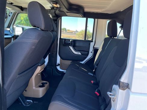 Used 2015 Jeep Wrangler Unlimited Sahara w/ Connectivity Group image 22