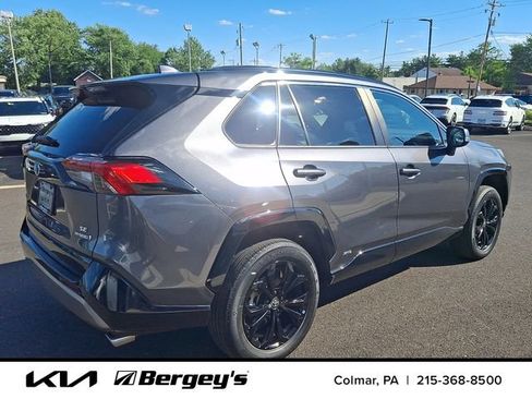 Used 2022 Toyota RAV4 SE w/ Convenience Package AWD/4WD image 5