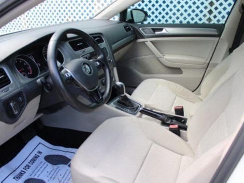 Used 2017 Volkswagen Golf S image 11