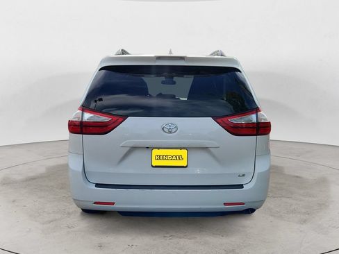 Used 2018 Toyota Sienna LE FWD image 4