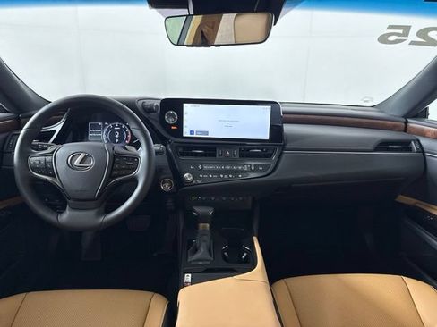 Used 2025 Lexus ES 350 w/ Premium Package FWD image 32