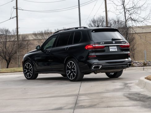 Used 2019 BMW X7 xDrive50i w/ M Sport Package image 3