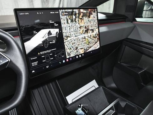 Used 2025 Tesla Cybertruck AWD Crew Cab image 44