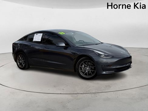Used 2023 Tesla Model 3 Standard Range image 2