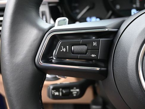 Certified 2024 Porsche Macan image 11