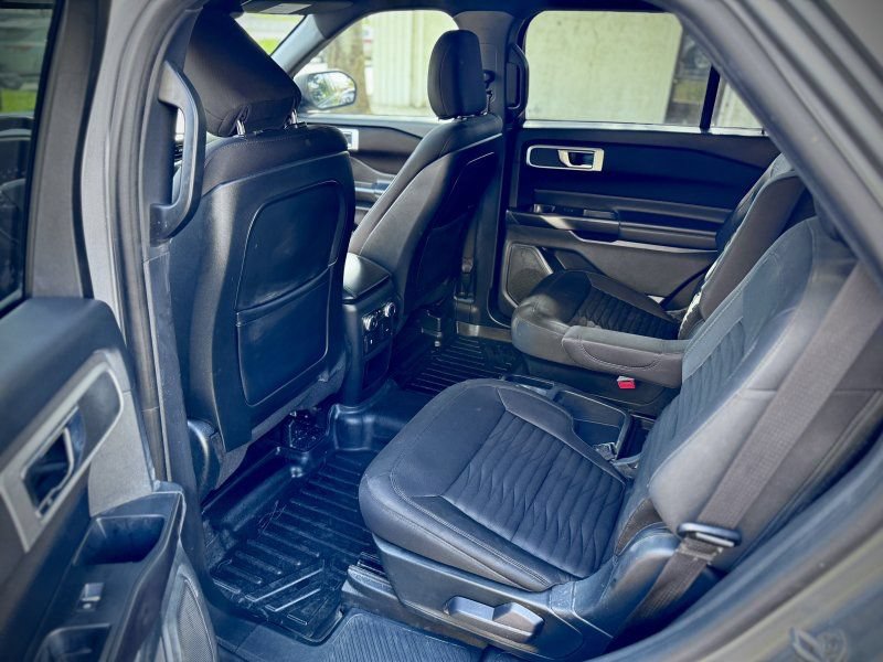 Used 2020 Ford Explorer XLT AWD/4WD image 9