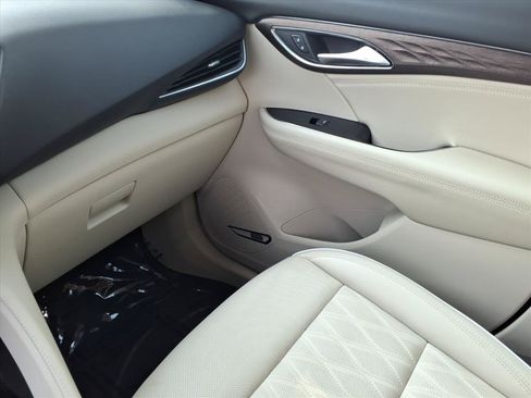 Used 2023 Buick Envision Avenir AWD/4WD image 23