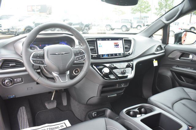 New 2026 Chrysler Pacifica Select FWD image 19