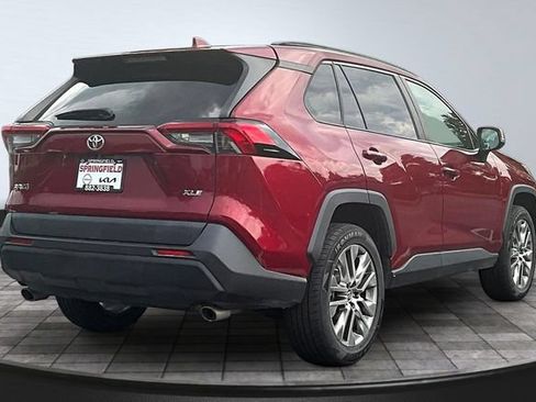 Used 2019 Toyota RAV4 XLE Premium w/ Cold Weather Package FWD image 6
