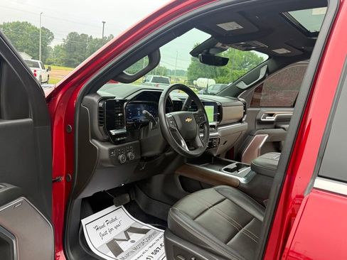 Used 2025 Chevrolet Silverado 3500 High Country w/ High Country Premium Package AWD/4WD image 2