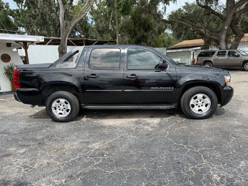 Used 2007 Chevrolet Avalanche LT AWD/4WD image 2