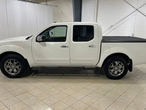 Used 2019 Nissan Frontier SL AWD/4WD image 2