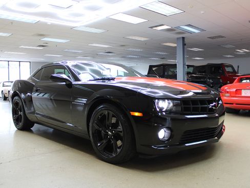 Used 2011 Chevrolet Camaro SS w/ RS Package image 2