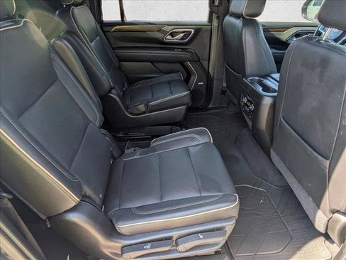 Used 2021 Chevrolet Suburban Premier w/ Premium Package AWD/4WD image 19