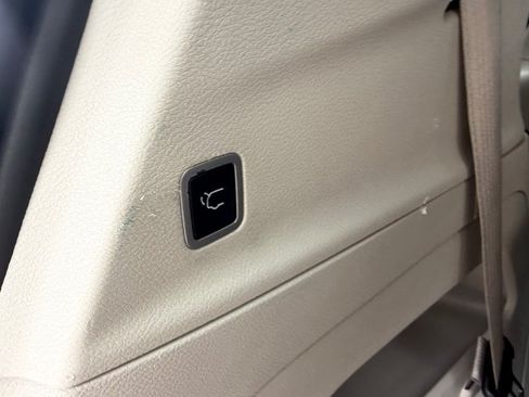 Used 2022 Chrysler Pacifica Touring-L FWD image 28