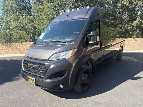 Used 2023 RAM ProMaster 2500 w/ Driver Convenience Group FWD image 3