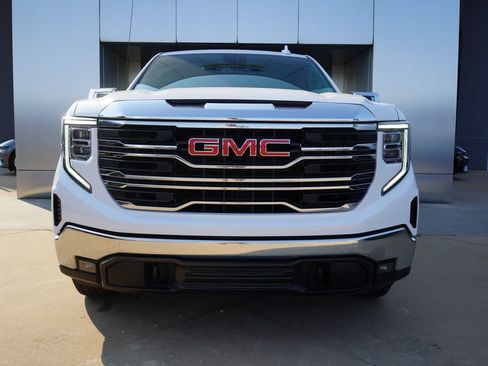 Used 2025 GMC Sierra 1500 SLT RWD image 4