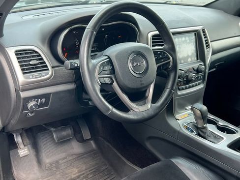Used 2018 Jeep Grand Cherokee Altitude AWD/4WD image 17