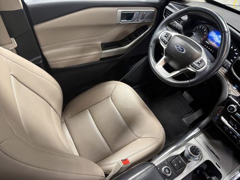 Used 2023 Ford Explorer Limited image 9