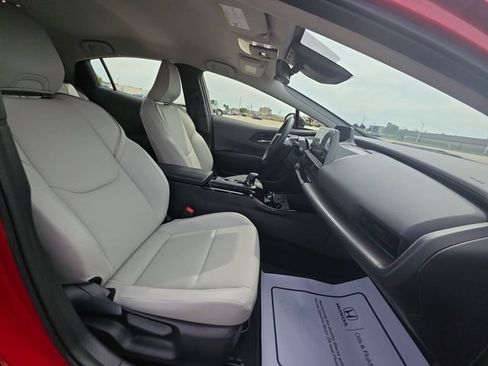Used 2024 Toyota Prius XLE AWD/4WD image 31