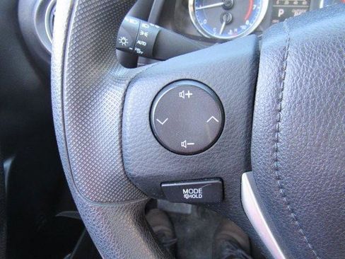 Used 2018 Toyota Corolla LE FWD image 14