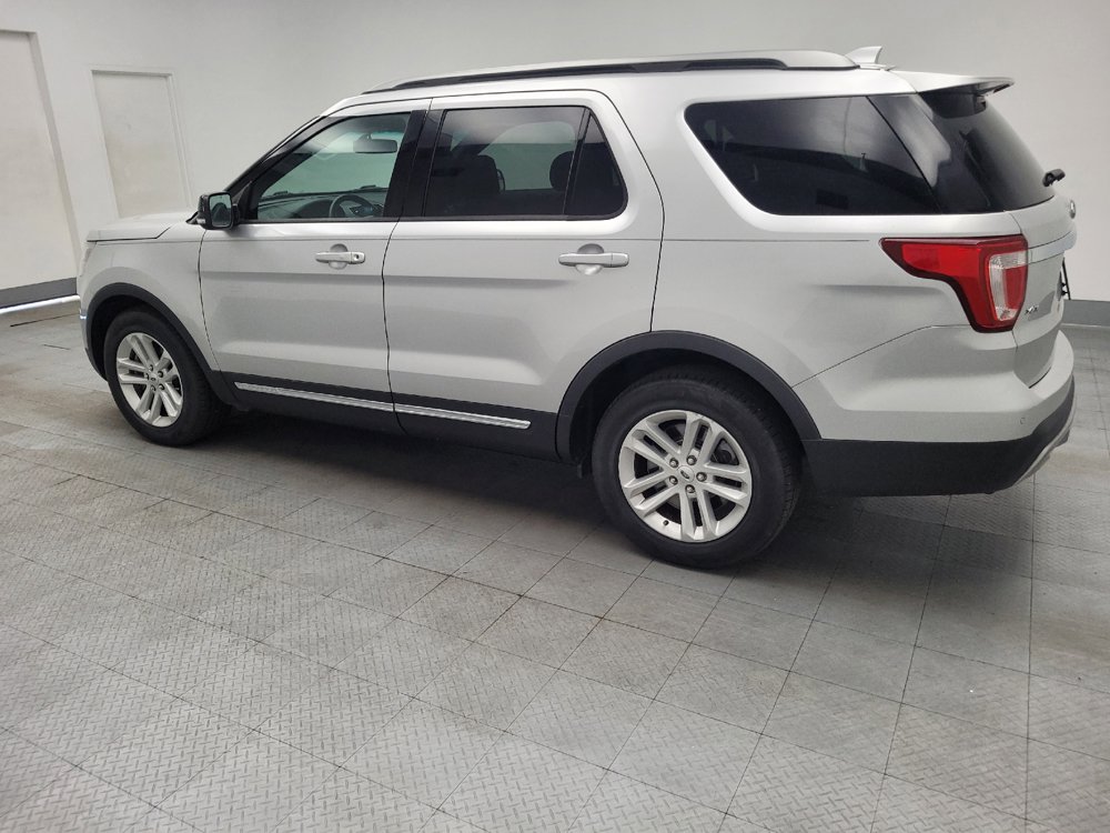 Used 2016 Ford Explorer XLT w/ Equipment Group 202A FWD image 3