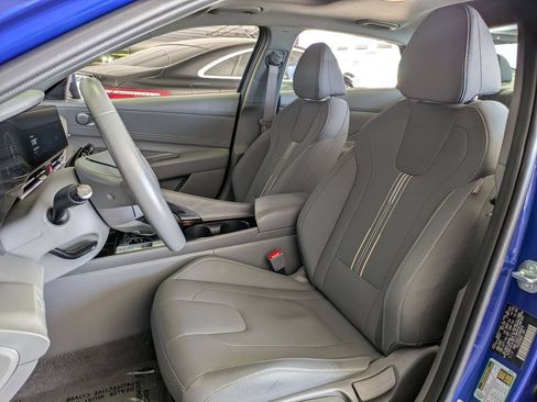 Used 2025 Hyundai Elantra SEL FWD image 42